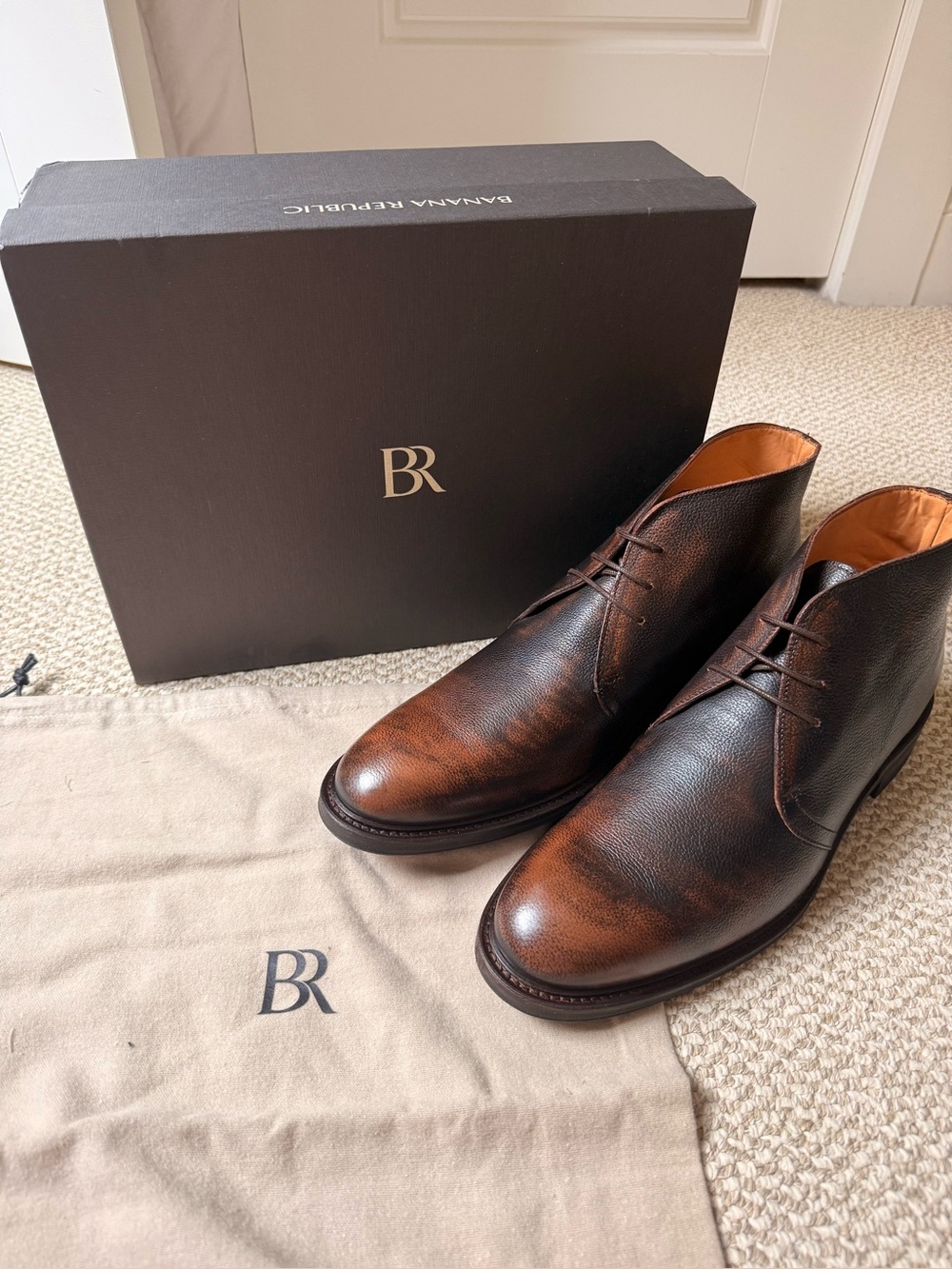 Brand New Banana Republic Men’s Burnished Leather Chukka Boots